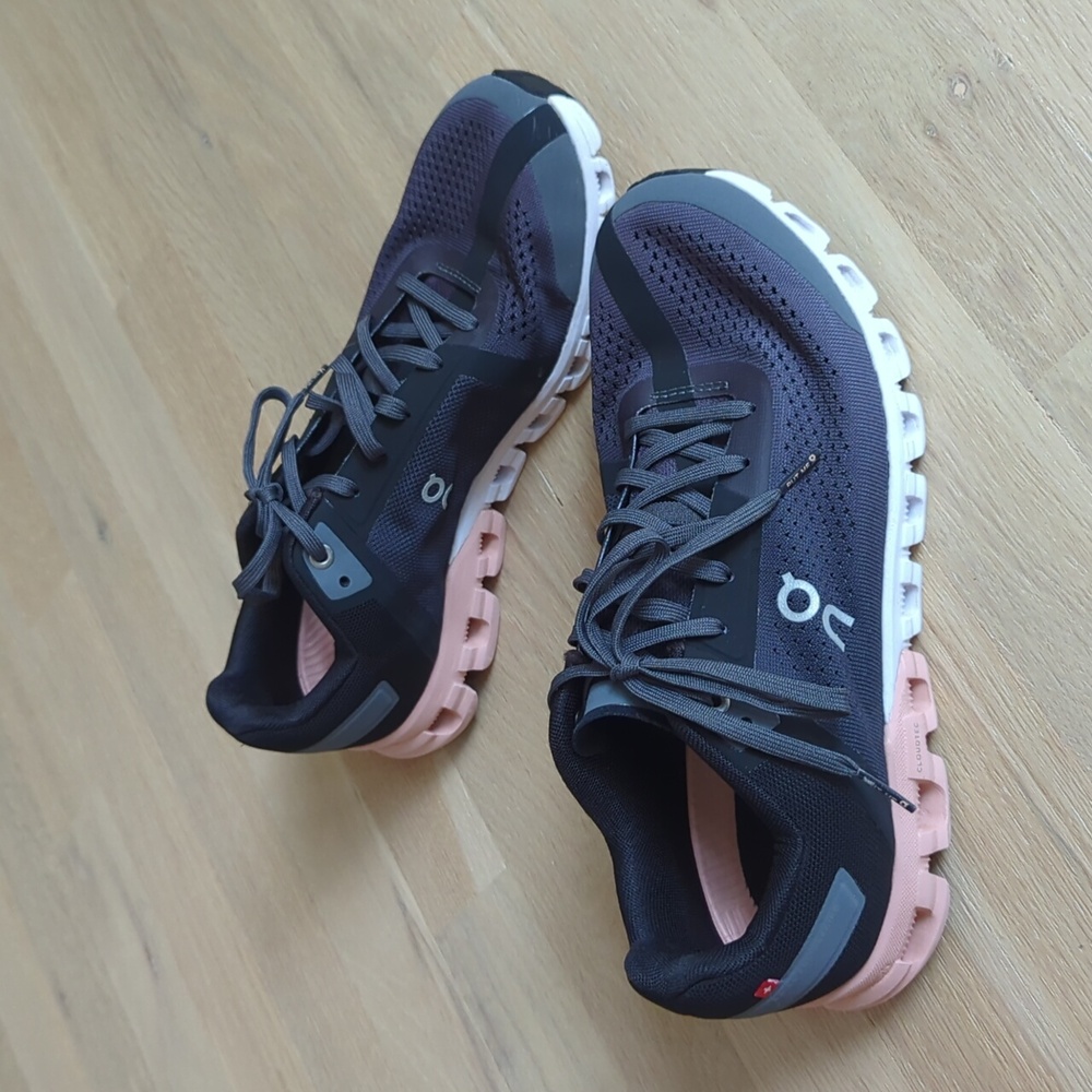 Like New - On Running Shoes